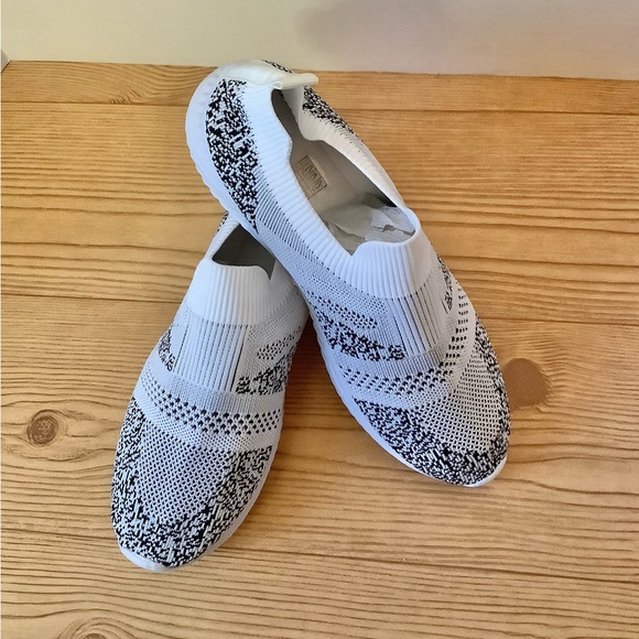 Shoes - NWOT.  Women’s Slip On Shoes.    Size 10(40)